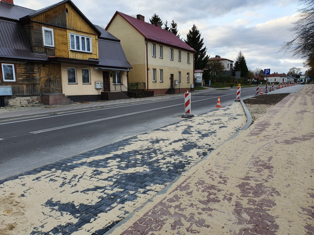 Hrubieszów: Budowa parkingów przy basenie (ZDJĘCIA)