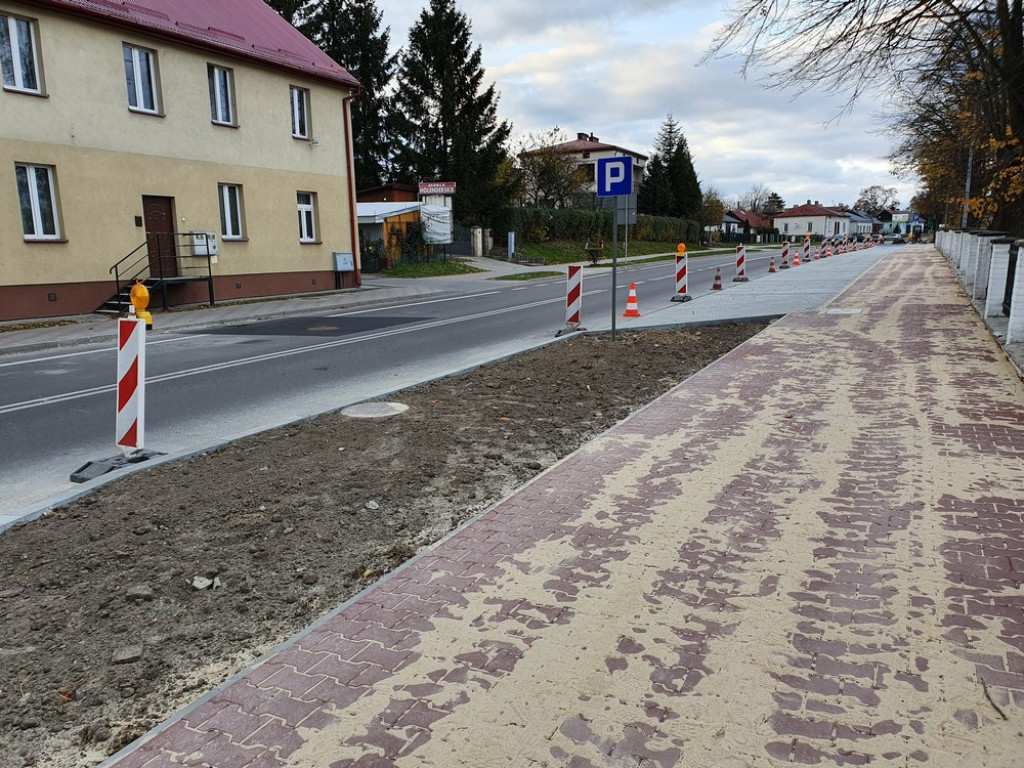 Hrubieszów: Budowa parkingów przy basenie (ZDJĘCIA)