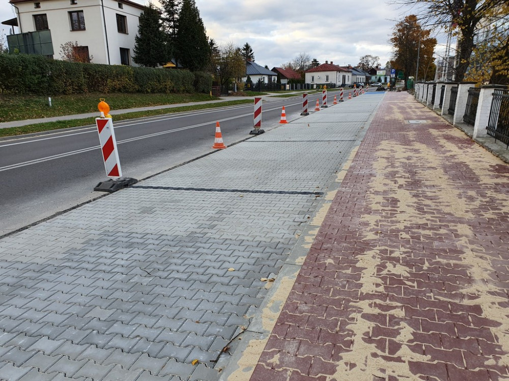 Hrubieszów: Budowa parkingów przy basenie (ZDJĘCIA)