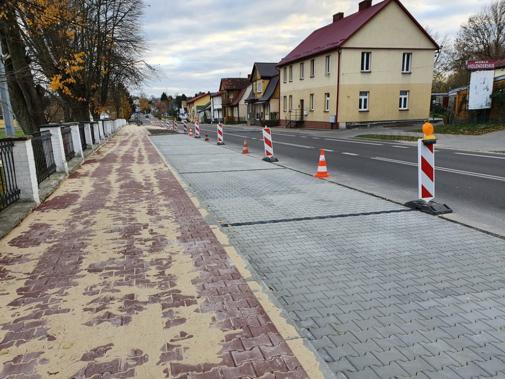 Hrubieszów: Budowa parkingów przy basenie (ZDJĘCIA)