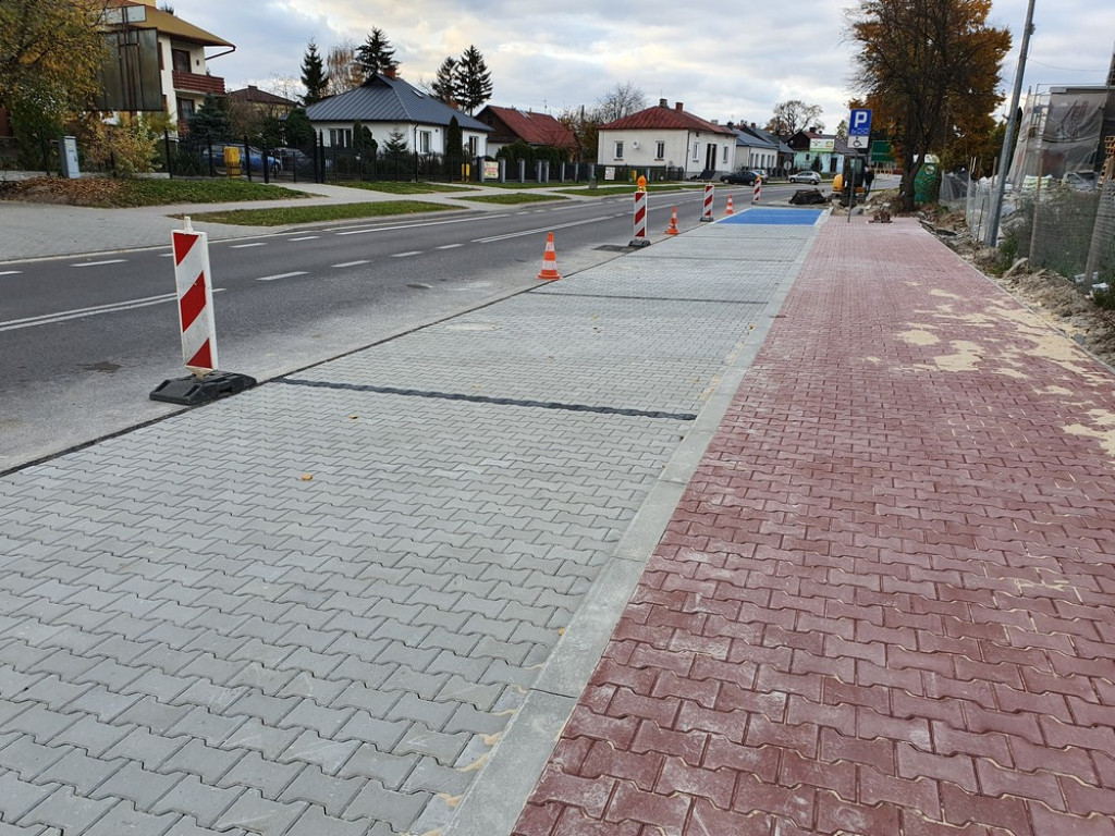 Hrubieszów: Budowa parkingów przy basenie (ZDJĘCIA)