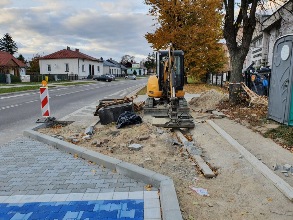 Hrubieszów: Budowa parkingów przy basenie (ZDJĘCIA)