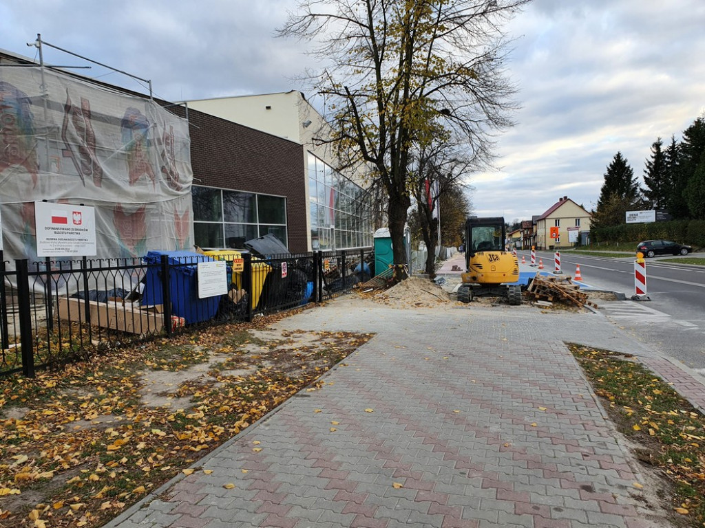 Hrubieszów: Budowa parkingów przy basenie (ZDJĘCIA)