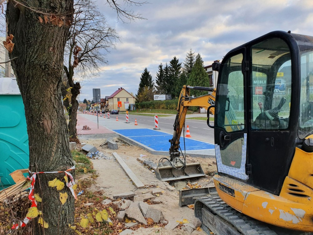 Hrubieszów: Budowa parkingów przy basenie (ZDJĘCIA)