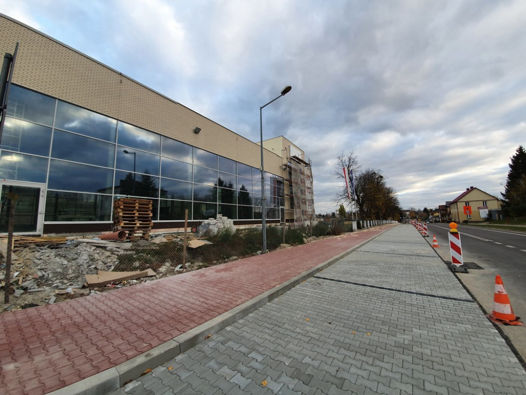 Hrubieszów: Budowa parkingów przy basenie (ZDJĘCIA)