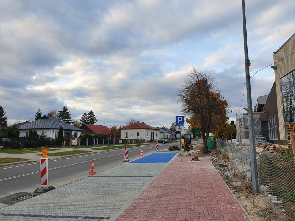 Hrubieszów: Budowa parkingów przy basenie (ZDJĘCIA)