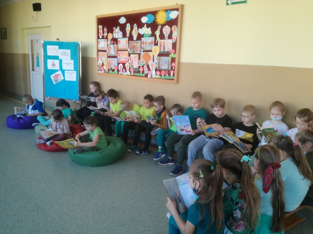 Przerwa na czytanie w Jedynce (ZDJĘCIA)