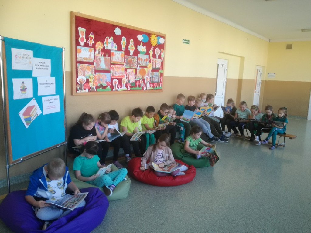 Przerwa na czytanie w Jedynce (ZDJĘCIA)