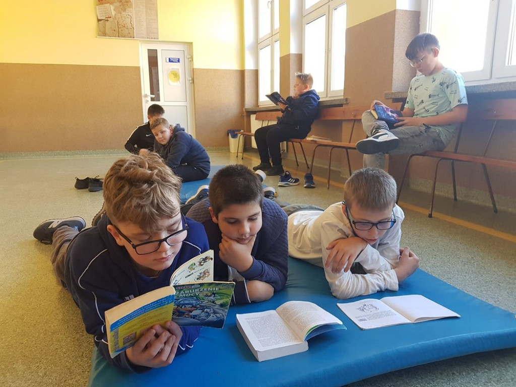 Przerwa na czytanie w Jedynce (ZDJĘCIA)