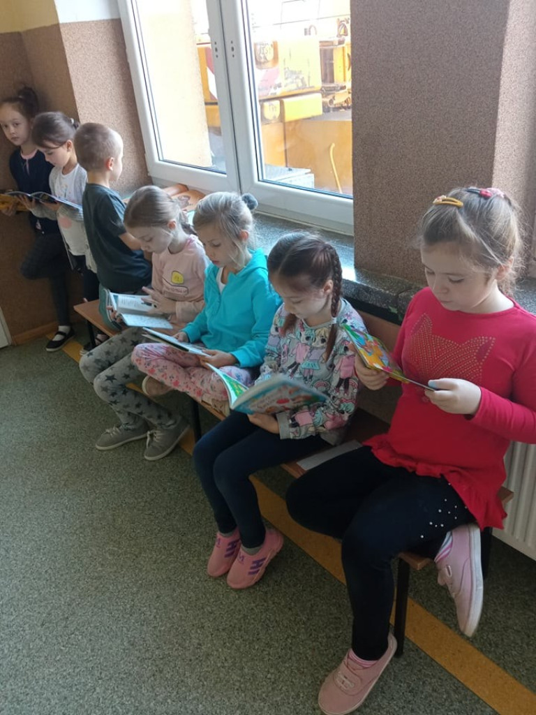 Przerwa na czytanie w Jedynce (ZDJĘCIA)