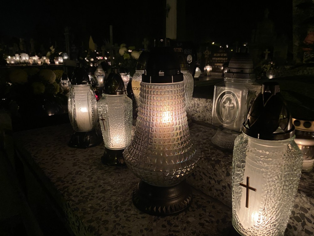 Hrubieszowski cmentarz nocą (ZDJĘCIA)