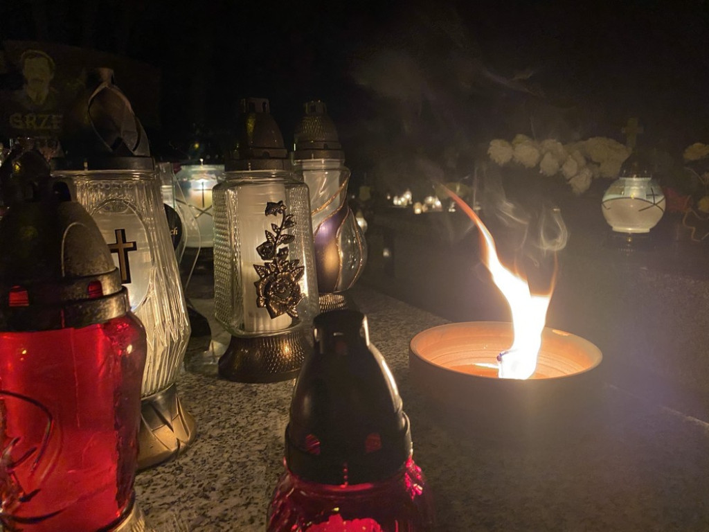 Hrubieszowski cmentarz nocą (ZDJĘCIA)