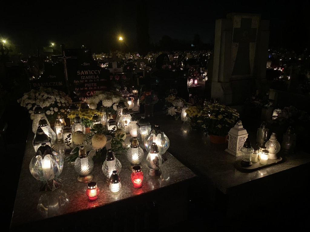 Hrubieszowski cmentarz nocą (ZDJĘCIA)