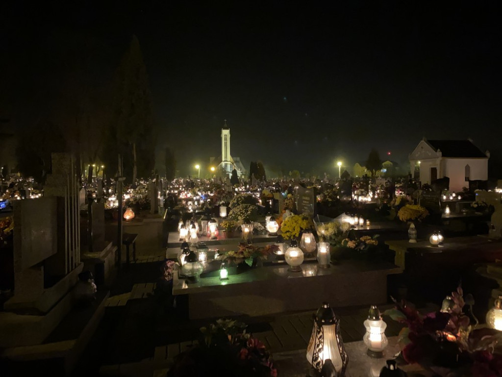 Hrubieszowski cmentarz nocą (ZDJĘCIA)