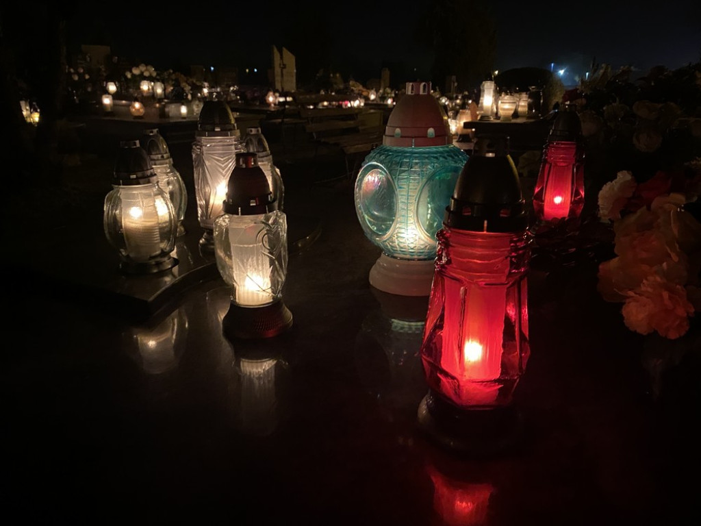 Hrubieszowski cmentarz nocą (ZDJĘCIA)