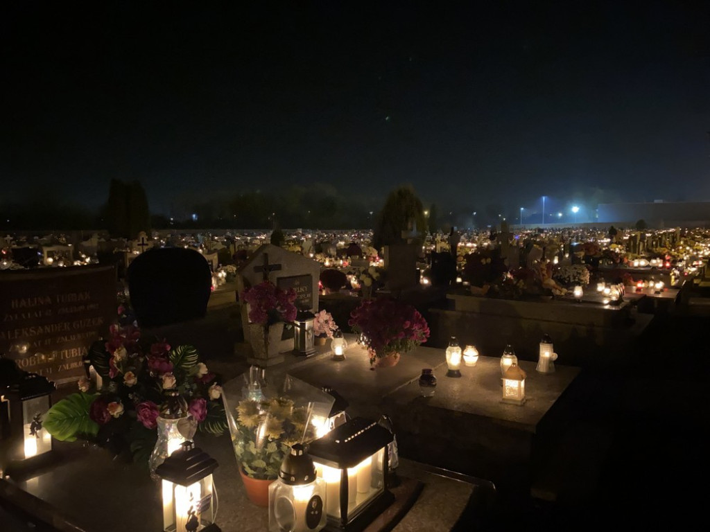Hrubieszowski cmentarz nocą (ZDJĘCIA)