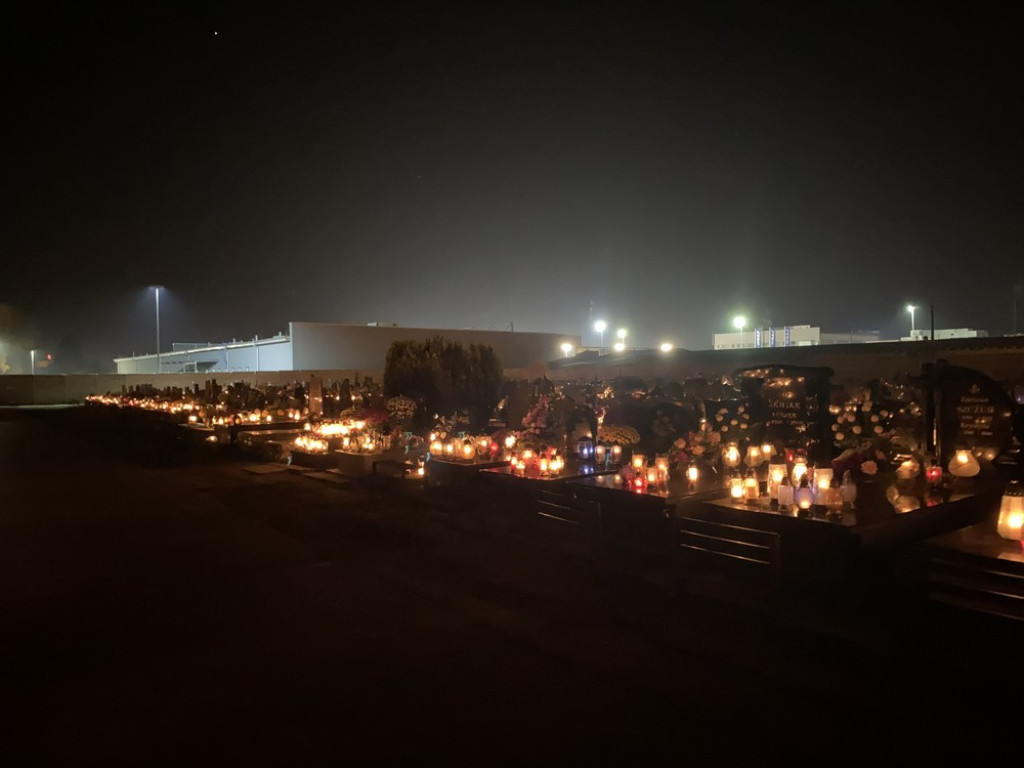 Hrubieszowski cmentarz nocą (ZDJĘCIA)