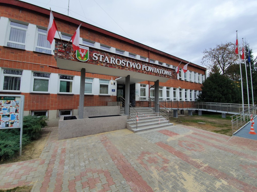 Hrubieszów: Remont wejścia do starostwa na ukończeniu (ZDJĘCIA)
