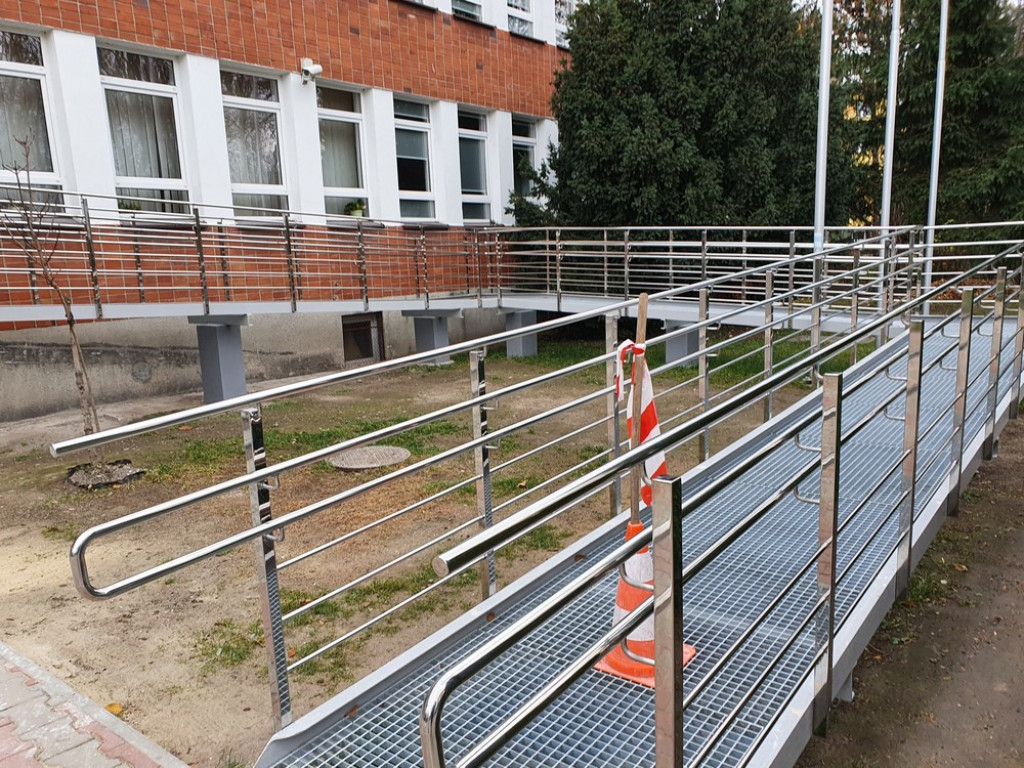 Hrubieszów: Remont wejścia do starostwa na ukończeniu (ZDJĘCIA)