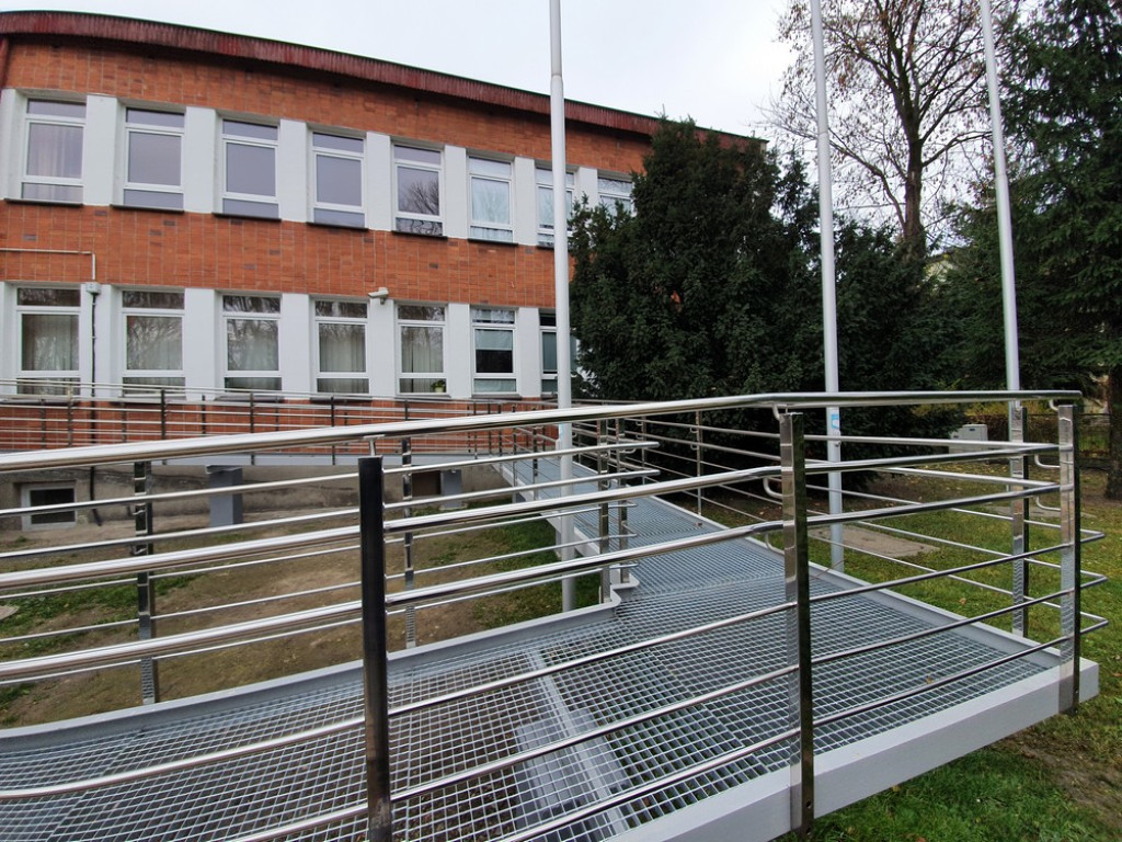 Hrubieszów: Remont wejścia do starostwa na ukończeniu (ZDJĘCIA)