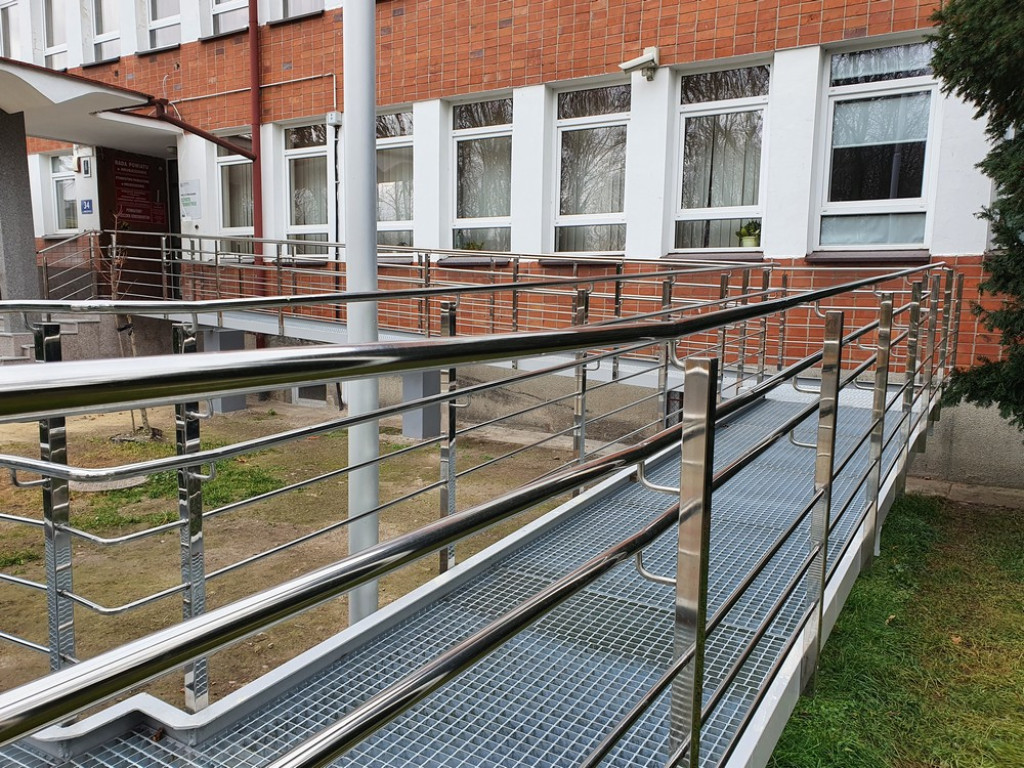 Hrubieszów: Remont wejścia do starostwa na ukończeniu (ZDJĘCIA)