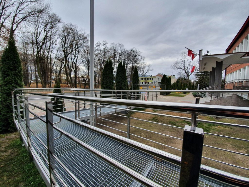 Hrubieszów: Remont wejścia do starostwa na ukończeniu (ZDJĘCIA)