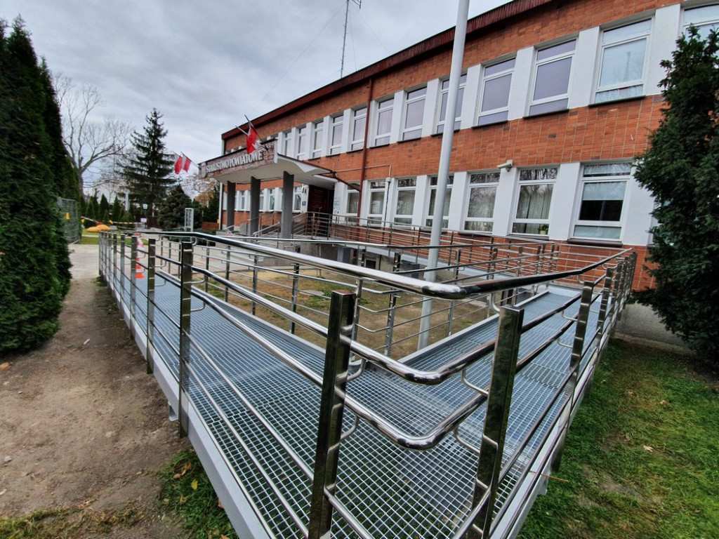 Hrubieszów: Remont wejścia do starostwa na ukończeniu (ZDJĘCIA)