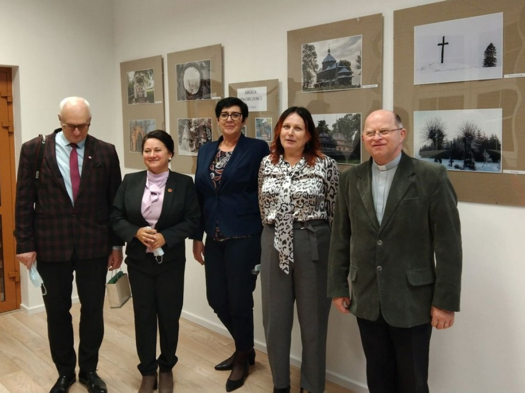 Hrubieszów: Droga Twórczości - wernisaż wystawy fotograficznej Artura Wąsika (ZDJĘCIA, WIDEO)
