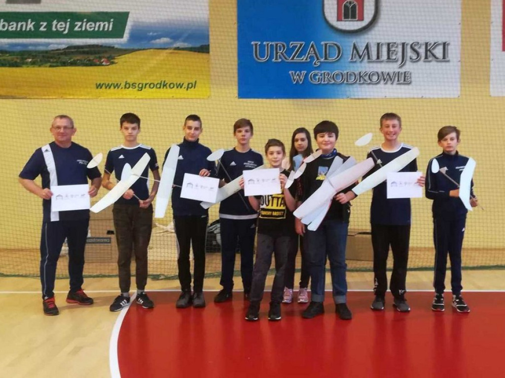 Młodzi modelarze z UKS 