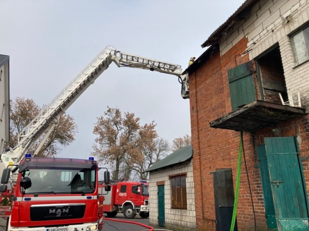 Gmina Dołhobyczów: Pożar suszarni chmielu w Witkowie. W akcji uczestniczyło 27 strażaków (ZDJĘCIA)
