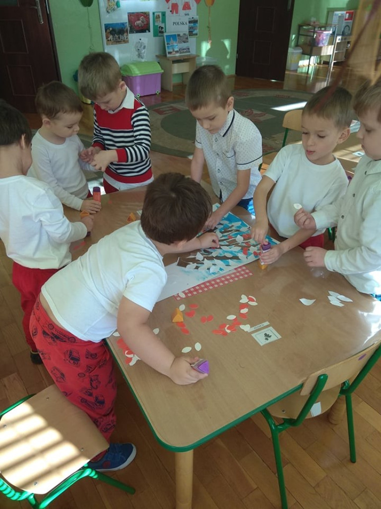 Przedszkolaki z Przedszkola nr 2 w Hrubieszowie uczciły Święto Niepodległości (ZDJĘCIA)