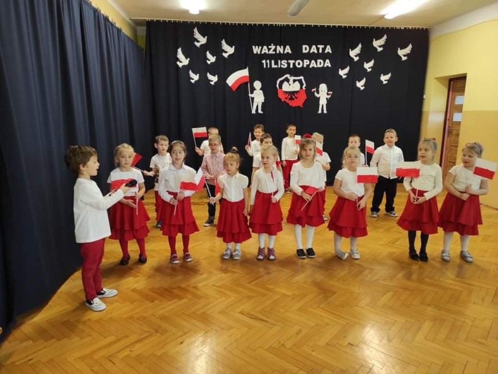 Przedszkolaki z Przedszkola nr 2 w Hrubieszowie uczciły Święto Niepodległości (ZDJĘCIA)