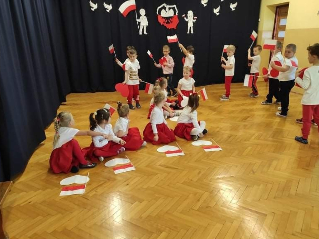 Przedszkolaki z Przedszkola nr 2 w Hrubieszowie uczciły Święto Niepodległości (ZDJĘCIA)