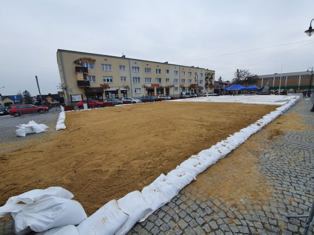 Hrubieszów: Powstaje lodowisko (ZDJĘCIA)