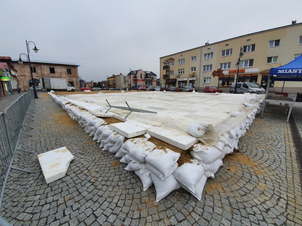 Hrubieszów: Powstaje lodowisko (ZDJĘCIA)
