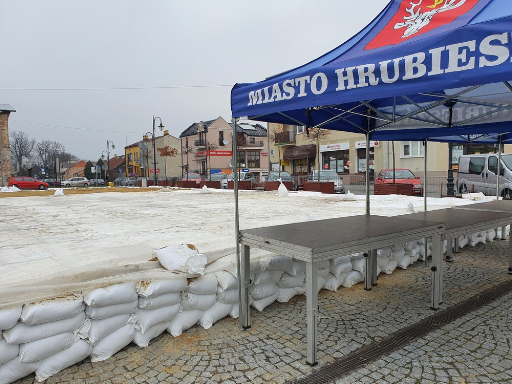 Hrubieszów: Powstaje lodowisko (ZDJĘCIA)