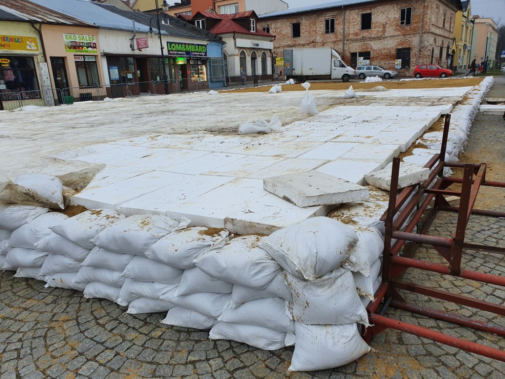 Hrubieszów: Powstaje lodowisko (ZDJĘCIA)