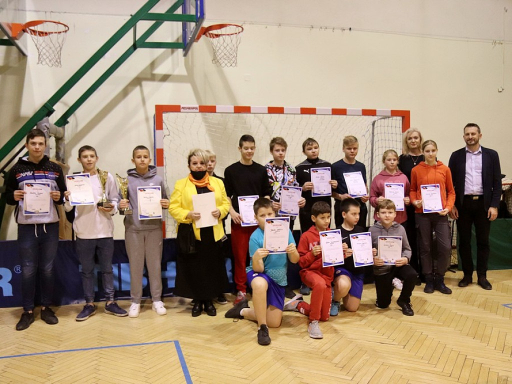 Turniej tenisa stołowego o puchar burmistrza Hrubieszowa (ZDJĘCIA)