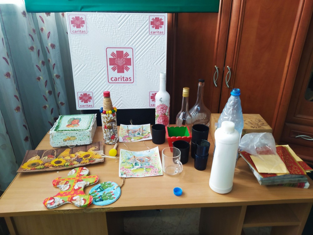 Warsztaty rękodzieła w Parafialnym Zespole Caritas i PZPSW w Hrubieszowie (ZDJĘCIA)