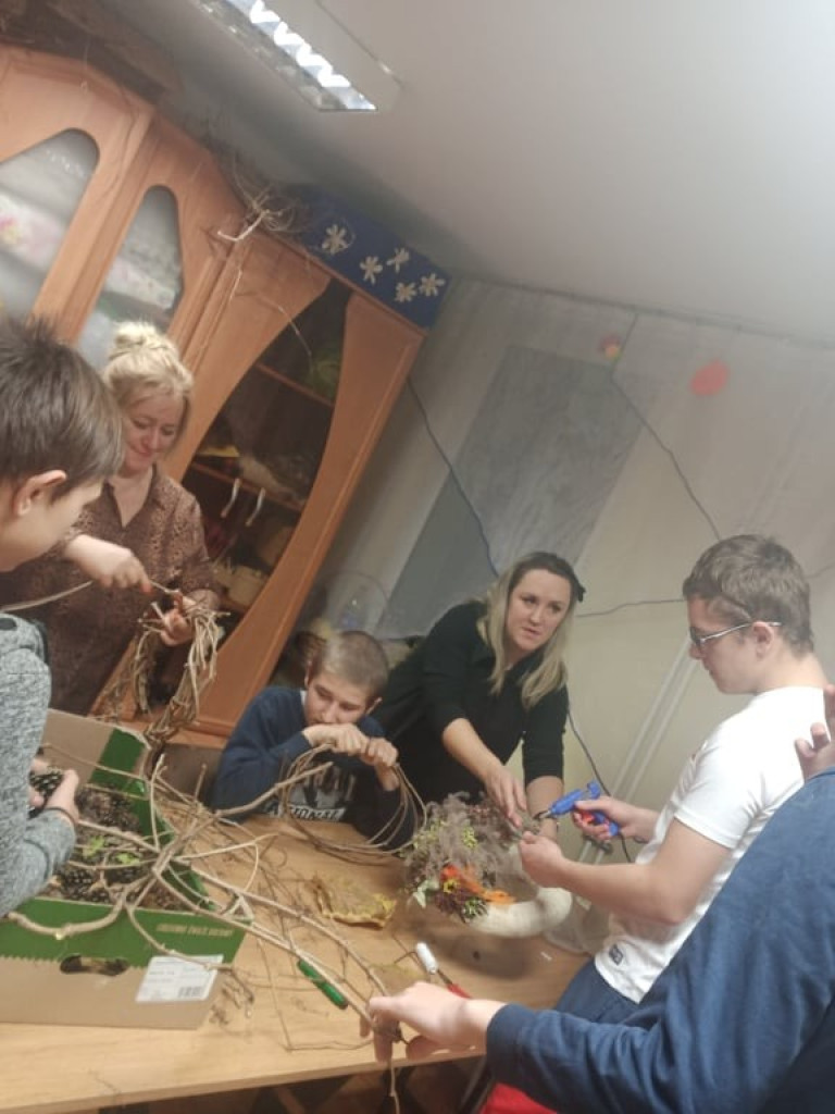Warsztaty rękodzieła w Parafialnym Zespole Caritas i PZPSW w Hrubieszowie (ZDJĘCIA)