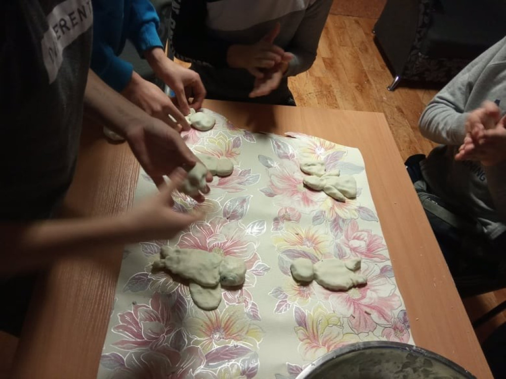 Warsztaty rękodzieła w Parafialnym Zespole Caritas i PZPSW w Hrubieszowie (ZDJĘCIA)
