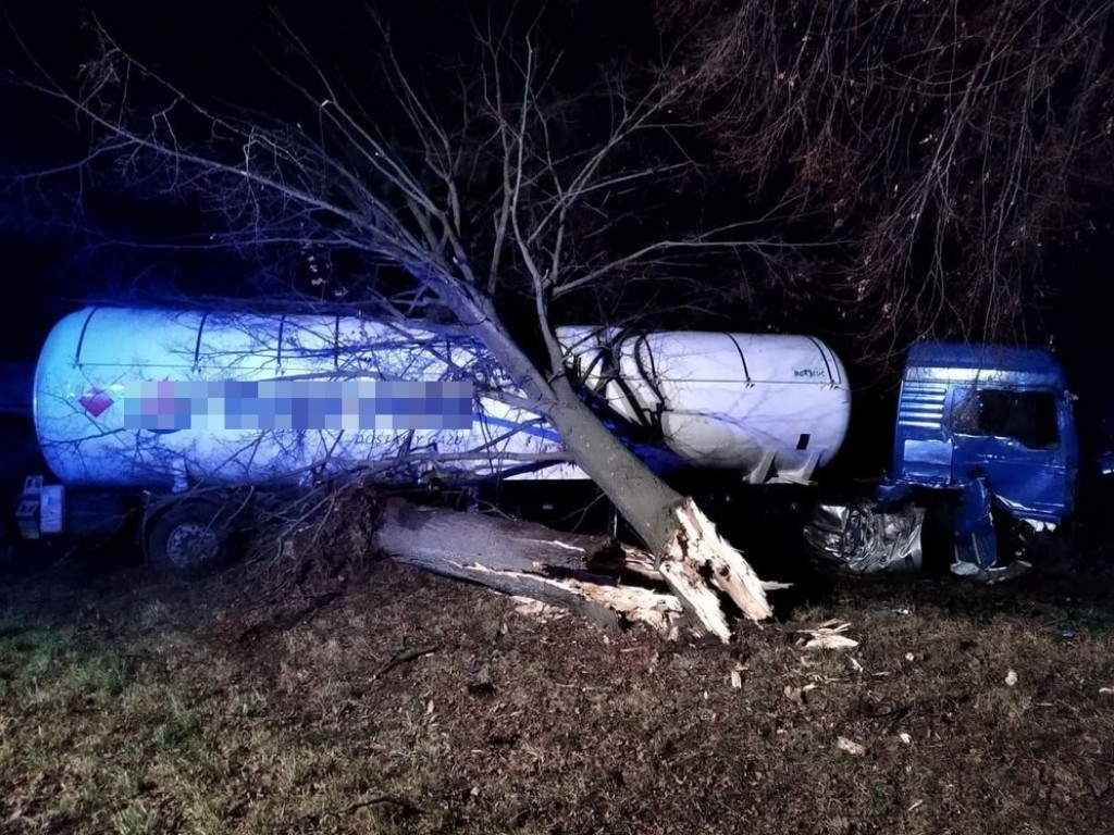 Hrubieszów: Tragiczny wypadek na Chełmskiej. Nie żyje 37-letni kierowca (ZDJĘCIA)