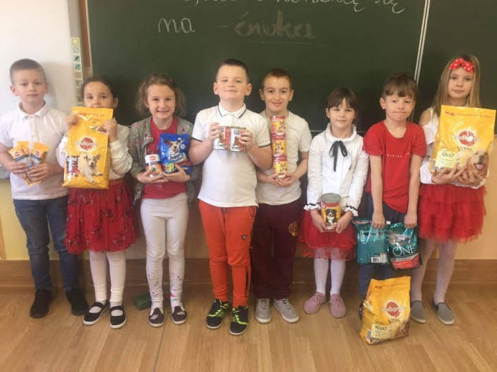 Pełna miska dla schroniska od hrubieszowskiej Dwójki (ZDJĘCIA)