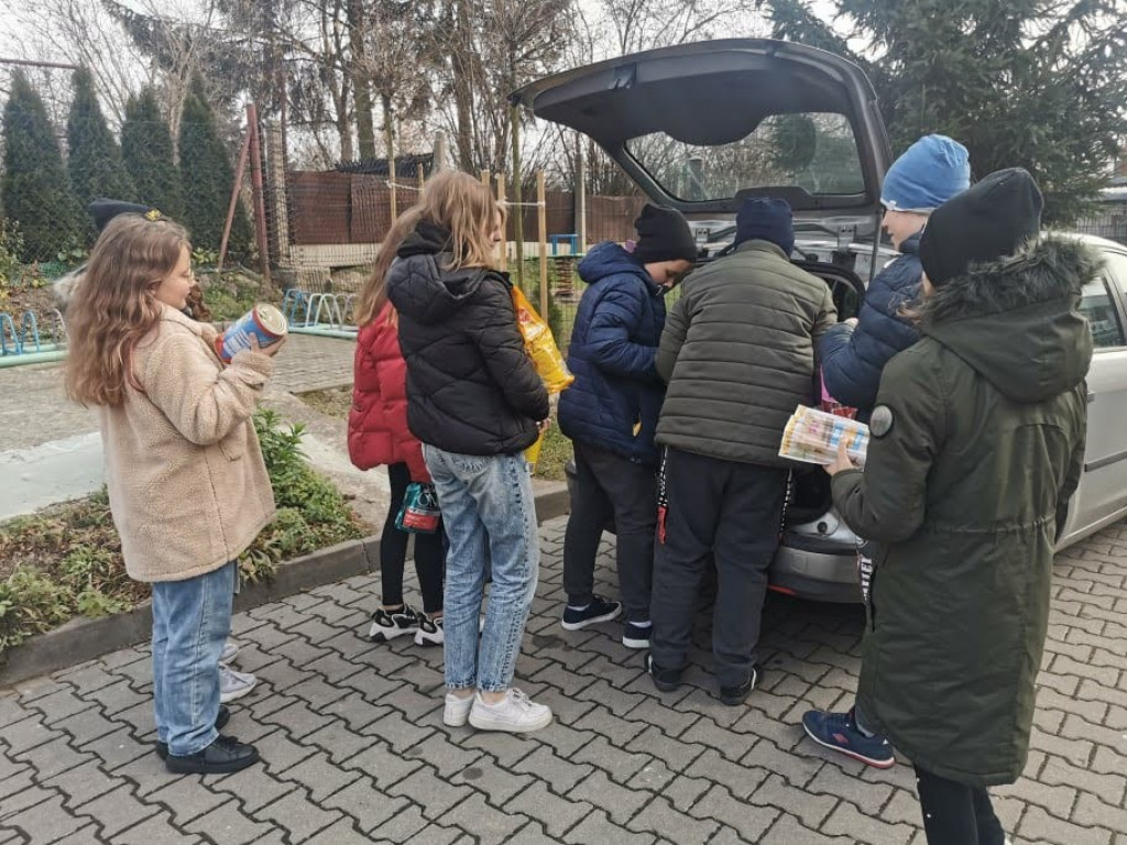 Pełna miska dla schroniska od hrubieszowskiej Dwójki (ZDJĘCIA)