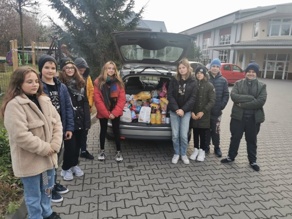 Pełna miska dla schroniska od hrubieszowskiej Dwójki (ZDJĘCIA)