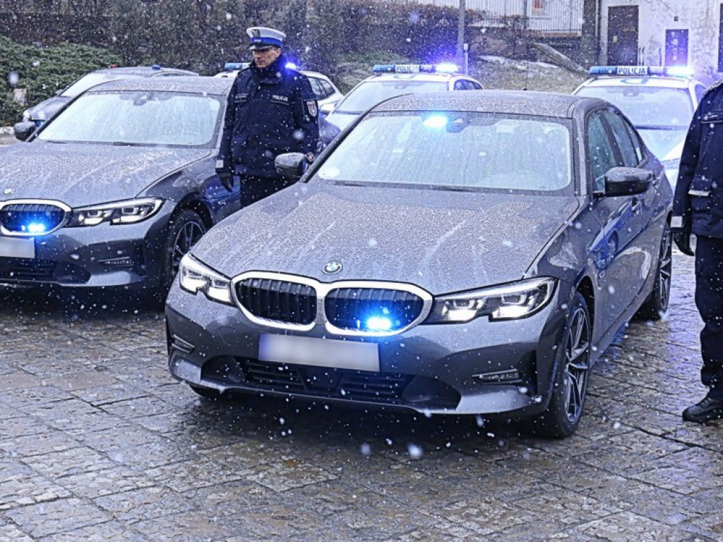 Dwa nowe nieoznakowane radiowozy BMW w Zamościu i Tomaszowie (ZDJĘCIA)
