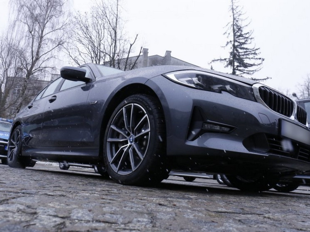 Dwa nowe nieoznakowane radiowozy BMW w Zamościu i Tomaszowie (ZDJĘCIA)
