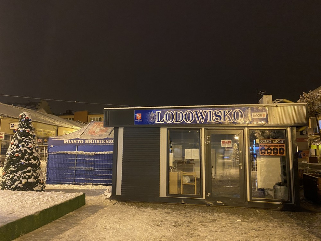Hrubieszów: Lodowisko prawie gotowe... (ZDJĘCIA)