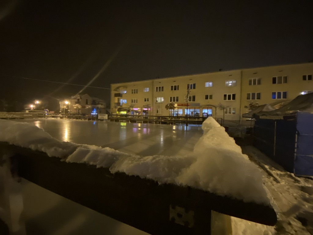 Hrubieszów: Lodowisko prawie gotowe... (ZDJĘCIA)