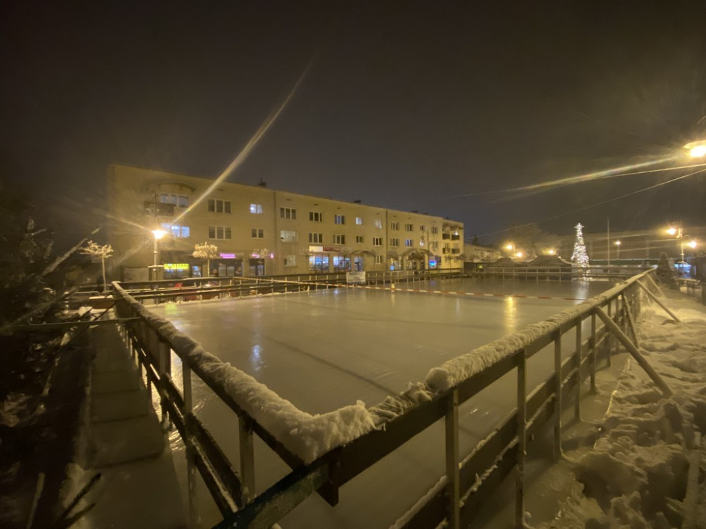 Hrubieszów: Lodowisko prawie gotowe... (ZDJĘCIA)